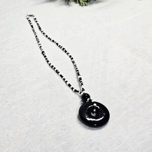$1 with $5+ Bundle•Black and white beaded necklace with a round pendant 0801